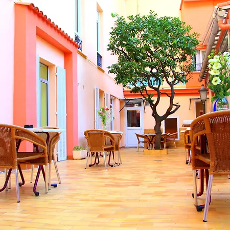 Riviera Hotel 3*