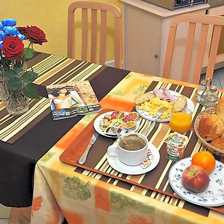 Riviera Hotell