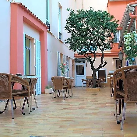 Riviera Hotel 3*
