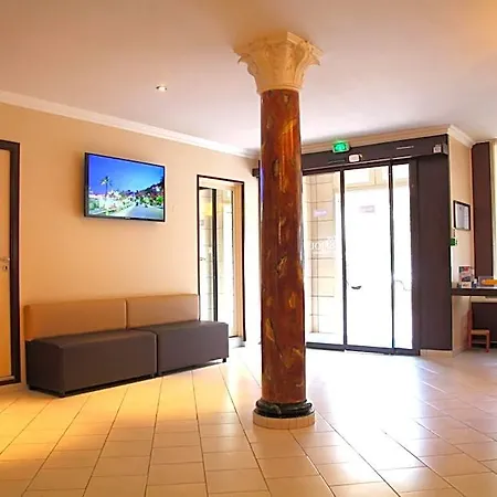 Hotell Riviera 3*